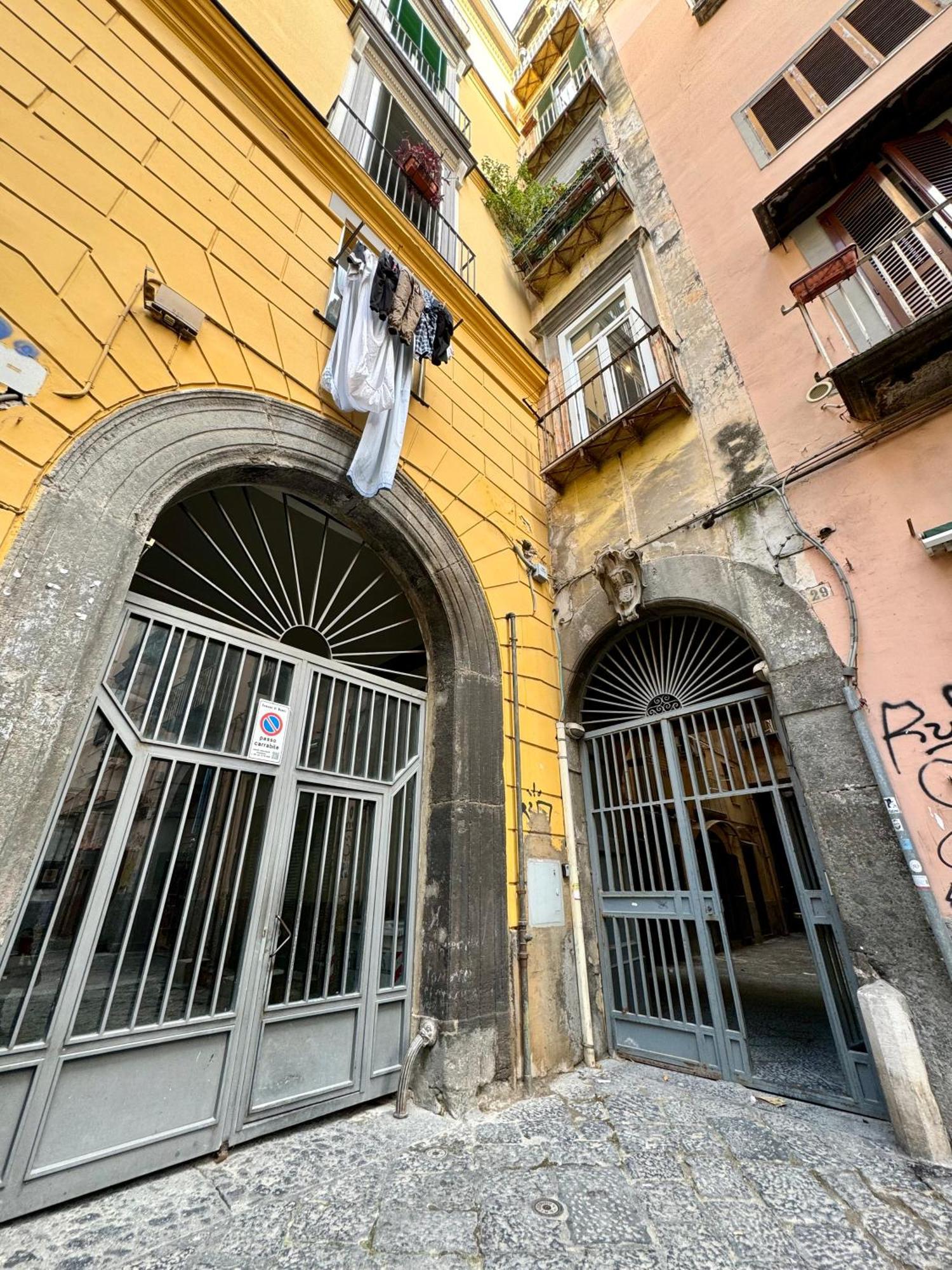 شقة Carlito'S House- Un'Intera Casa Al Centro Storico نابولي المظهر الخارجي الصورة